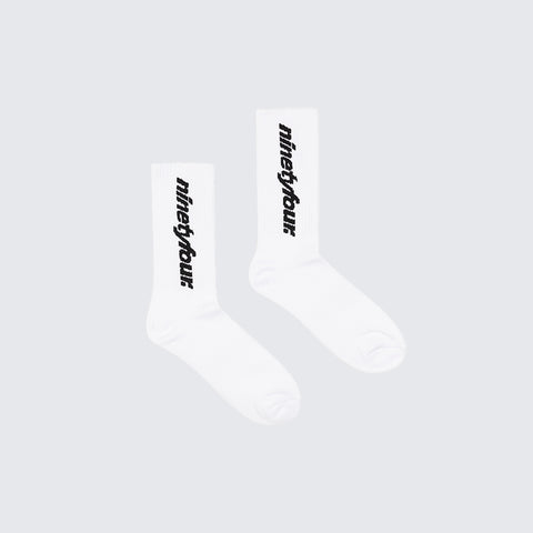 The DEBUT SOCKS in WHITE, a perfect blend of comfort and style. Crafted from high-quality materials, these socks feature our distinctive black Fundamentals logo.